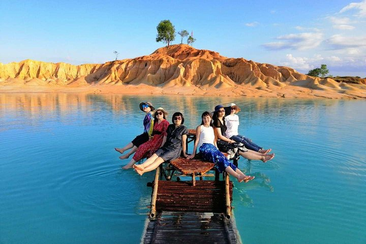 Sand Dunes & Blue Lake + Seafood Lunch