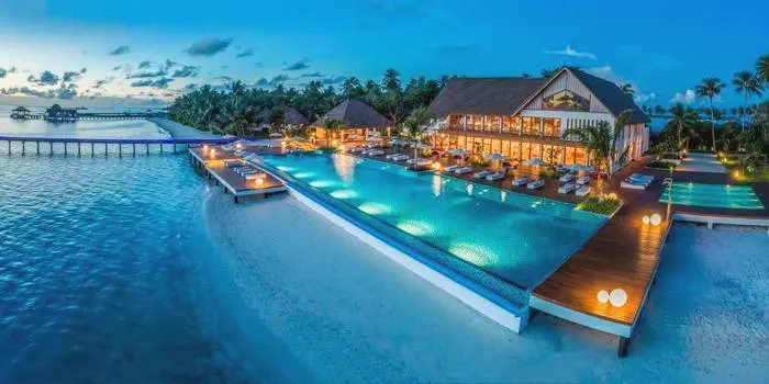 Mercure Maldives Kooddoo Resort